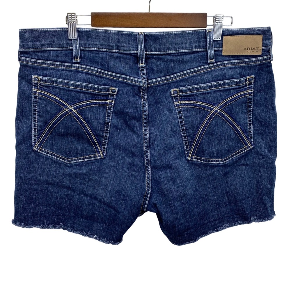 Ariat Denim Boyfriend Perfect Rise Rosa 5 Inch Short‎ Jeans Women's Size 34R